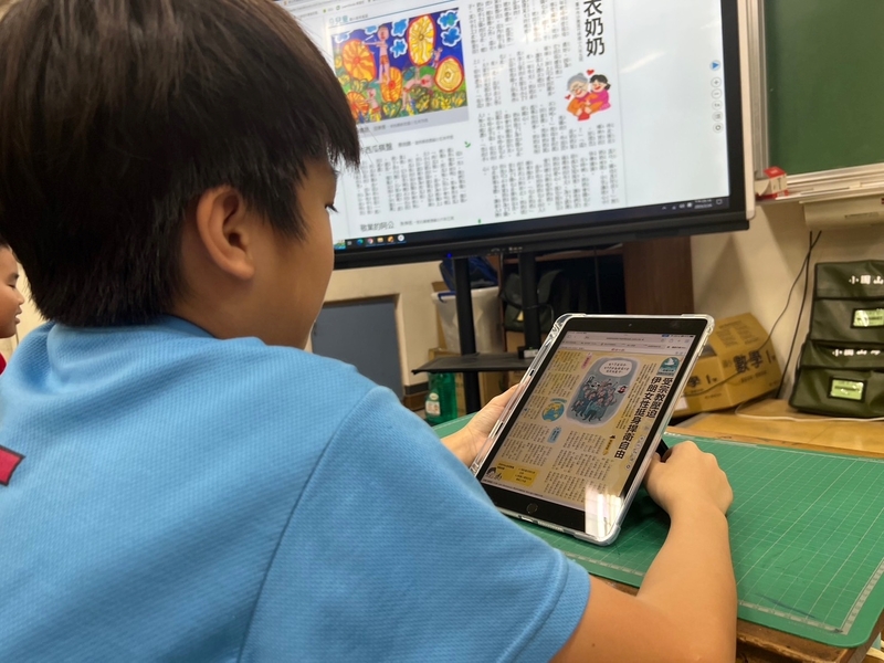 學生自主學習使用平板上Hami書城閱讀國語日報(2)
