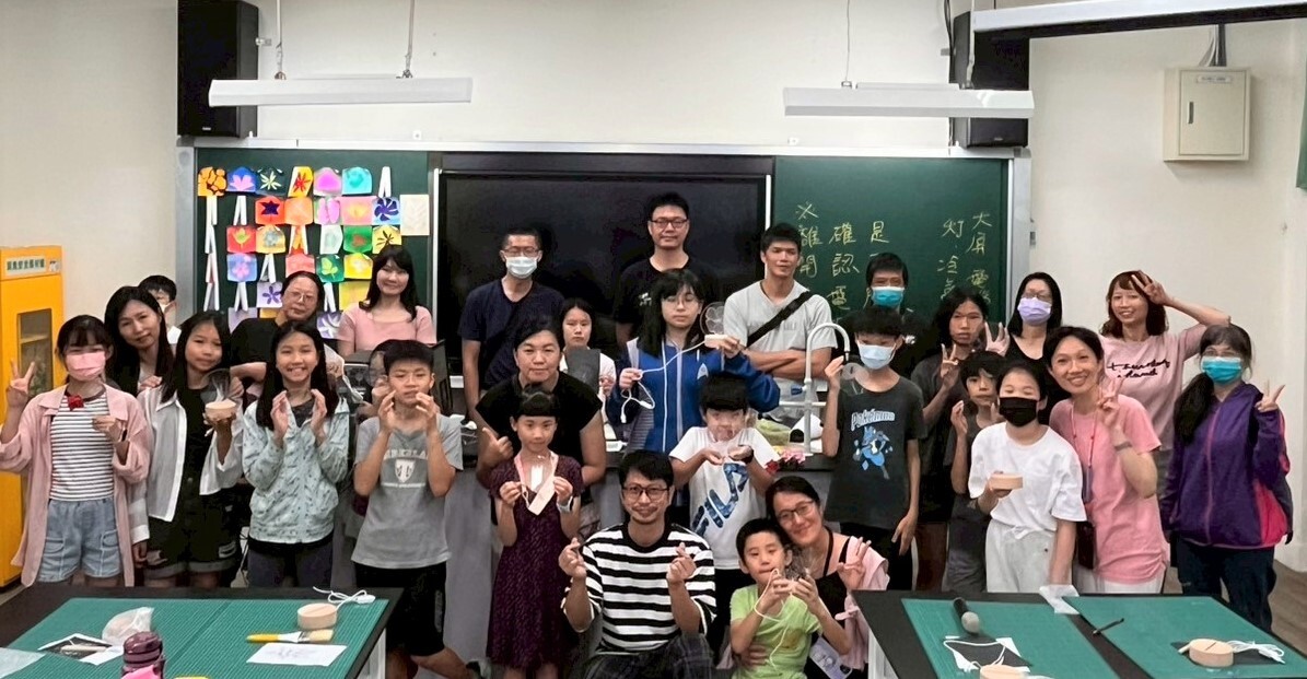 樹林高中「樹中創藝起手式」辦理STEAM假日親子學院-壓克力光雕夜燈圖片