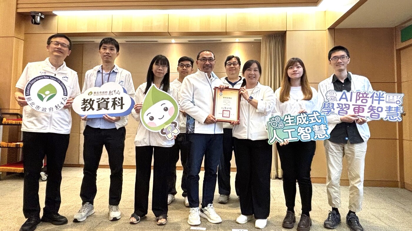 教育局於今（22）日市政會議進行獻獎，展現新北在校園網路維運、雲端服務創新應用及智