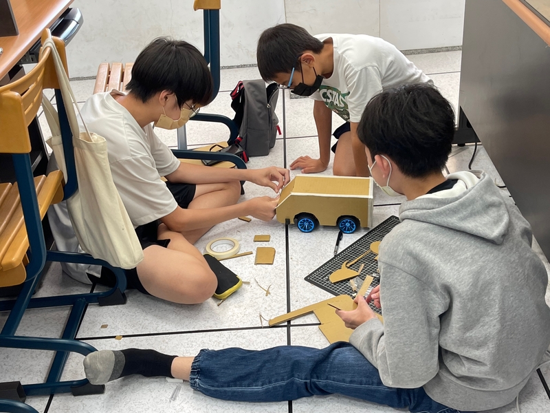 學生分組設計AI無人車