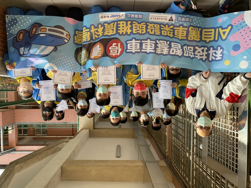 新北市教育局日前與國立臺北教育大學合作,舉辦5場智慧車動手做工作坊,此為崇林國中合照圖片