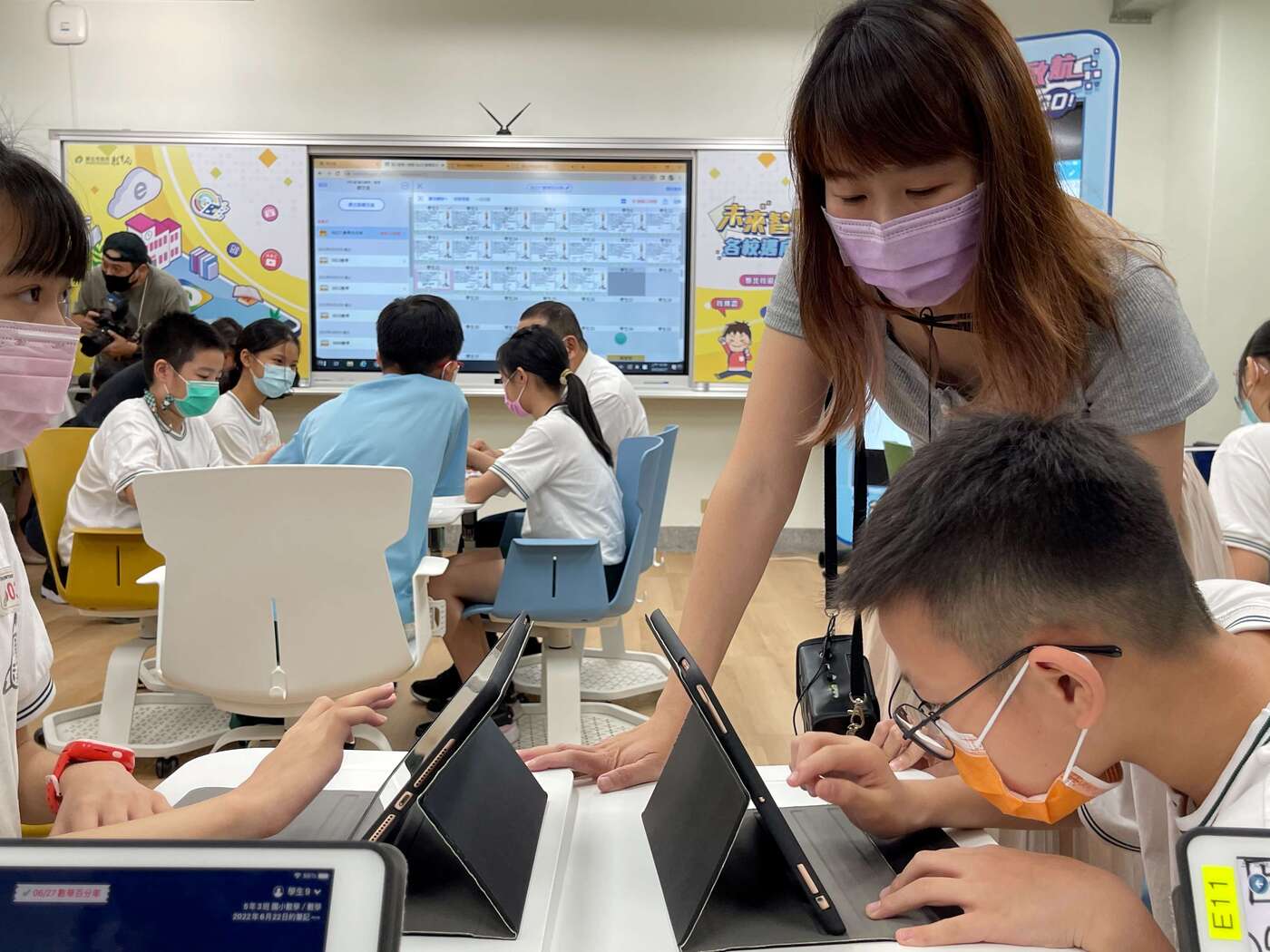 教師示範使用校園通APP電子聯絡簿作業指派圖片
