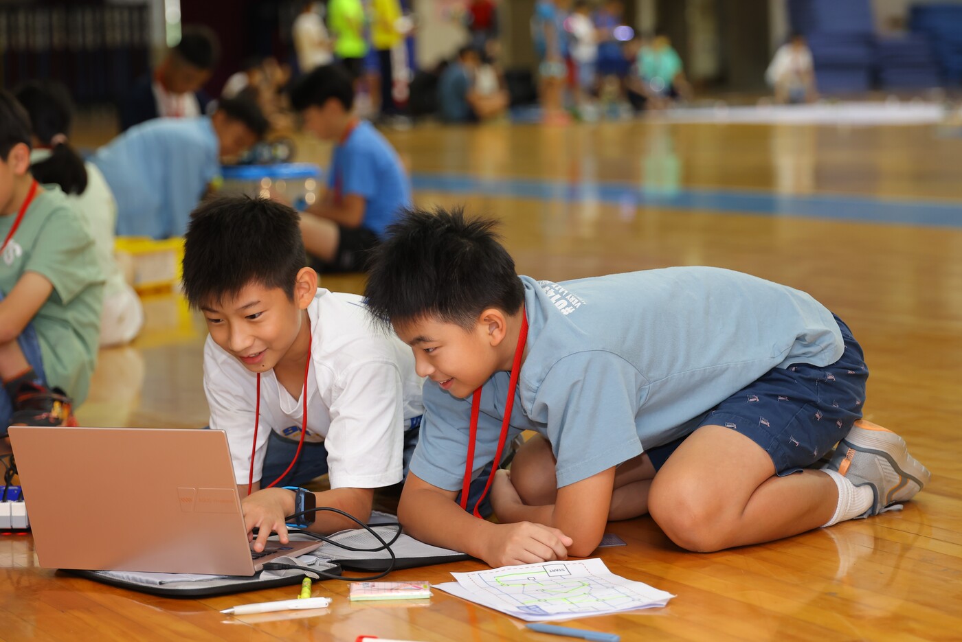 國小選手在比賽過程中，找出解決問題的方法，展現運算思維能力