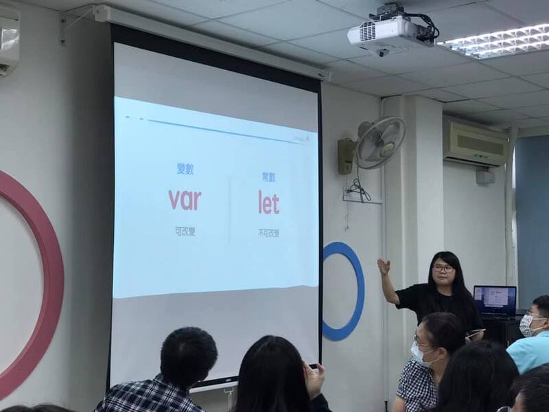 109學年度智慧教室研習-平板融入科技領域教學(用iPad玩程式)1091027圖片