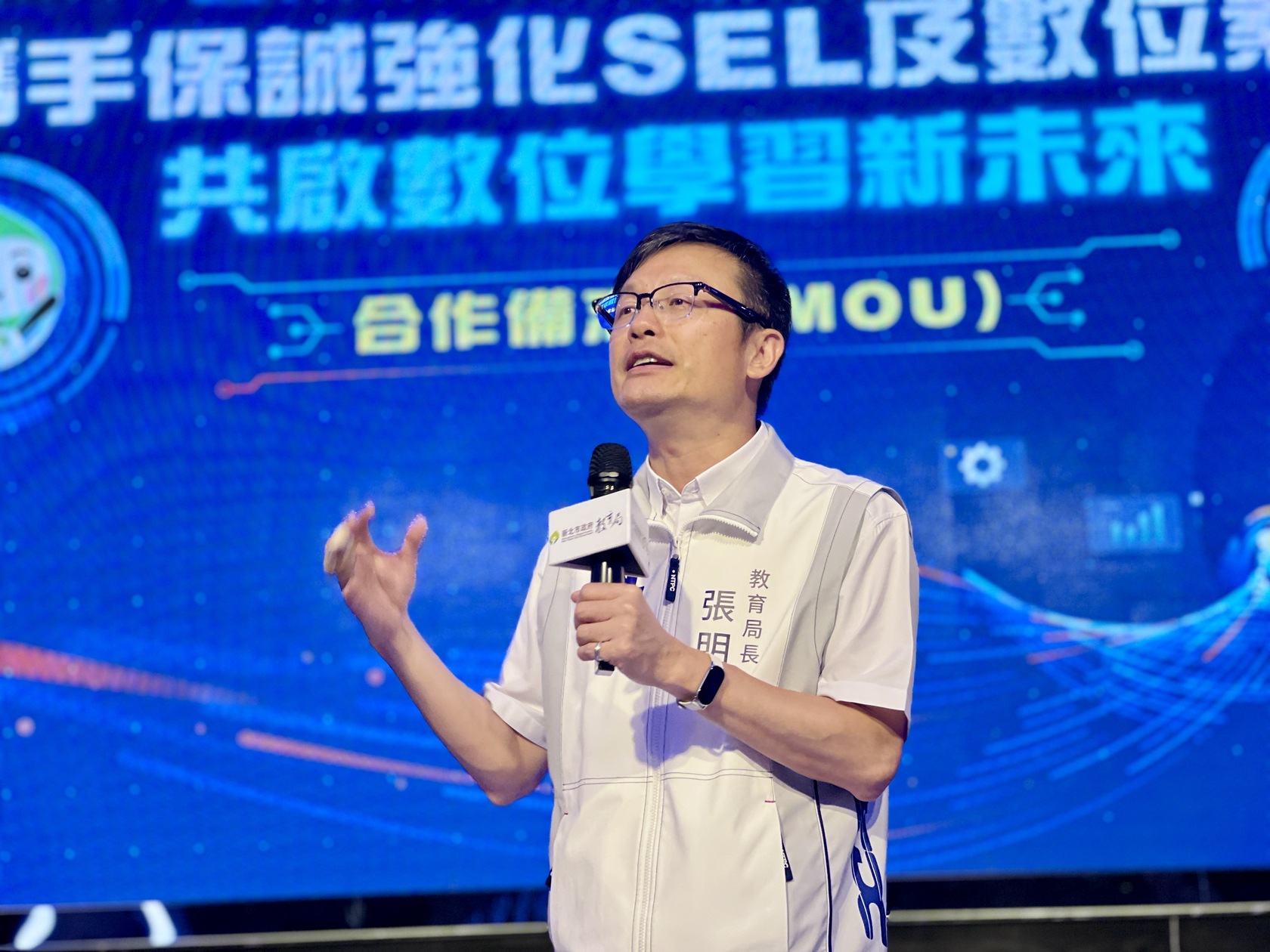 教育局長張明文表示將持續結合AI科技與大數據分析,邁向「數據驅動、智慧學習」圖片