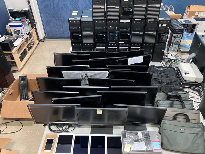 中華電信北區分公司新北營運處挹注線上學習所需桌上型電腦、筆電及平板給新北弱勢生學習使用