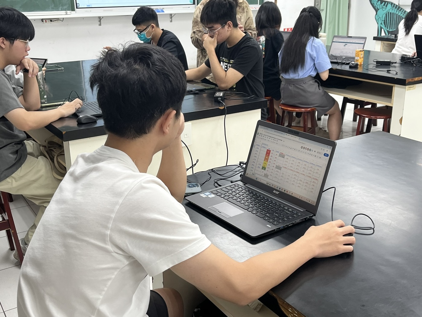 因應AI科技與生醫產業發展浪潮，今年特別攜手國立清華大學及中原大學合作，開辦尖端科