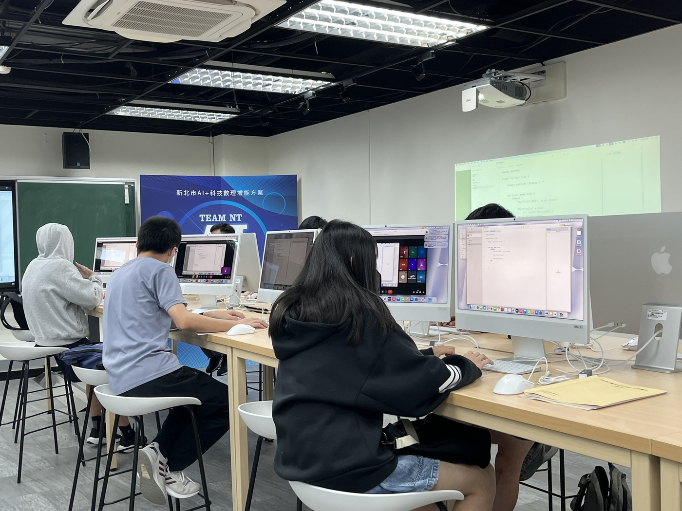 新北隊攜手中原大學開設「NVIDIA深度學習基礎工作坊」，引領高中生體驗AI實作與應用