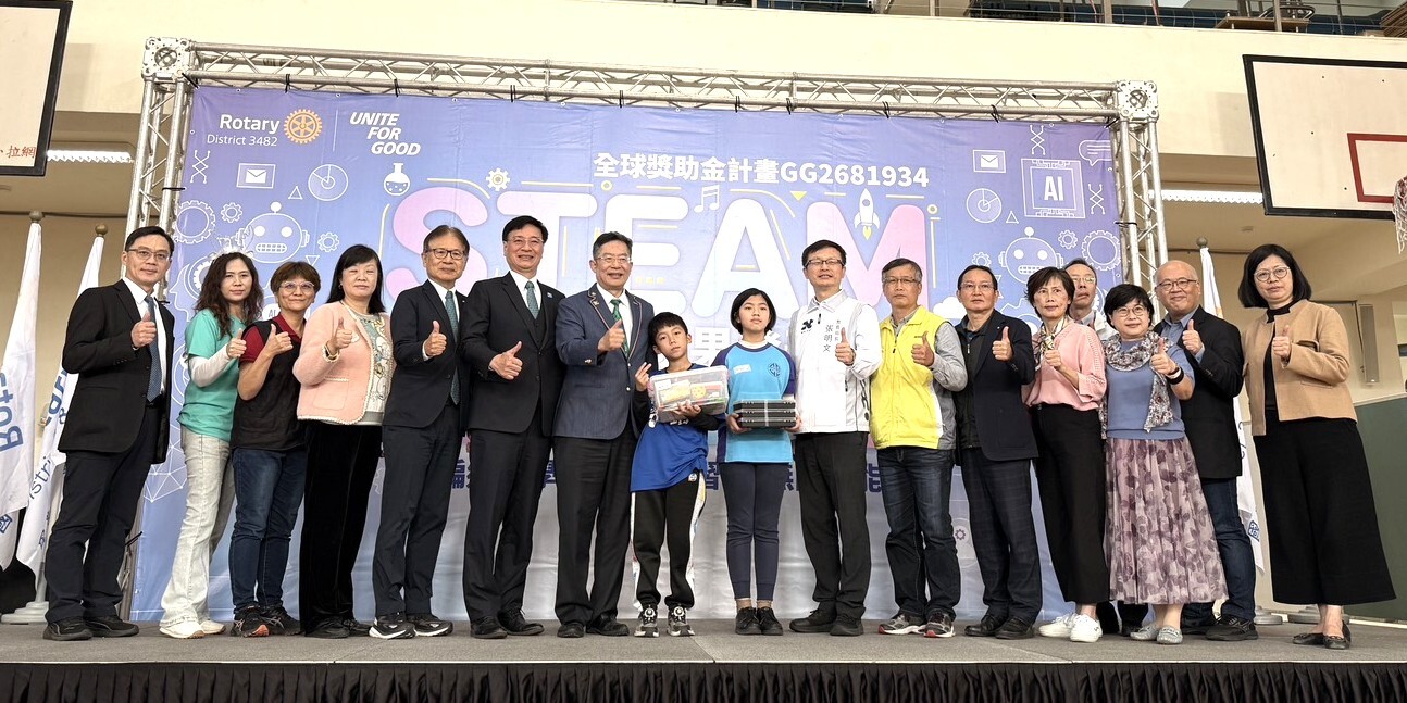 扶輪社捐贈教具給本市偏鄉學校