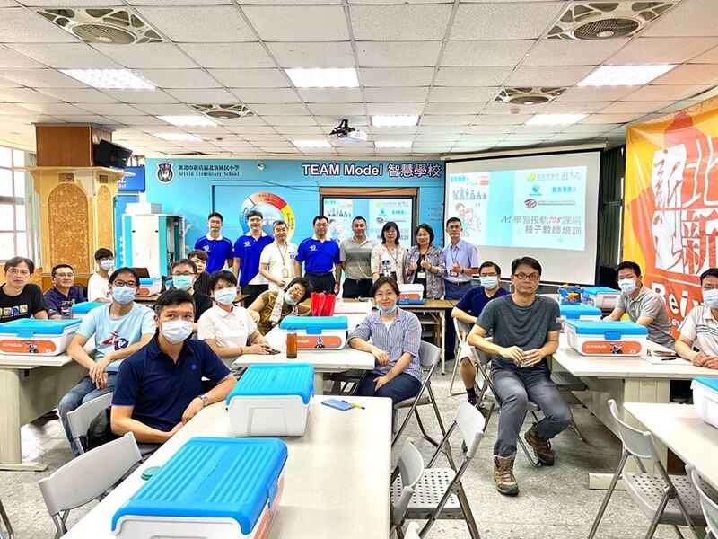 北新國小-鯨魚國際捐贈鯨魚機器人AI教學套件與教學指導1090703圖片