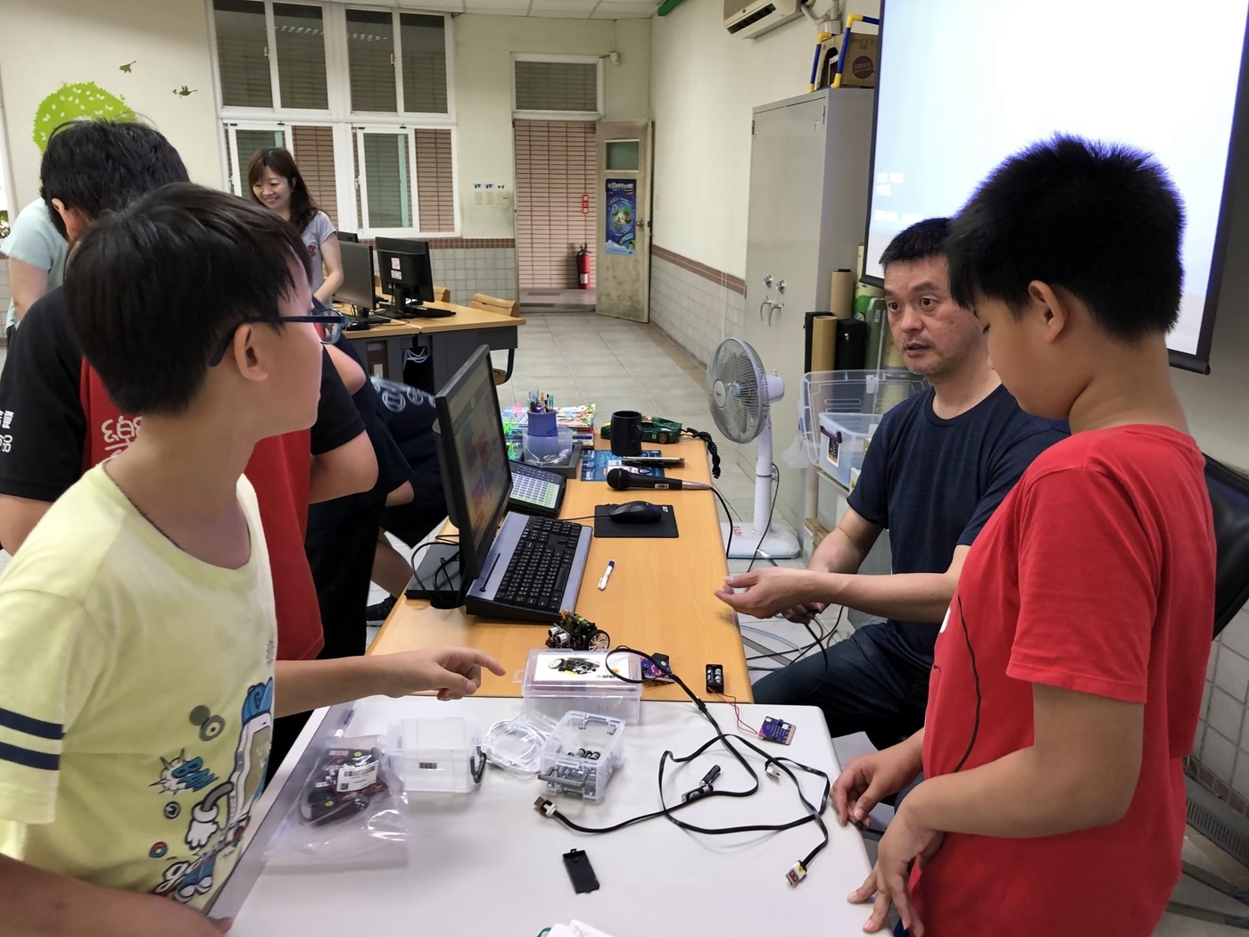 昌福國小公開課-micro:bit自走車4圖片